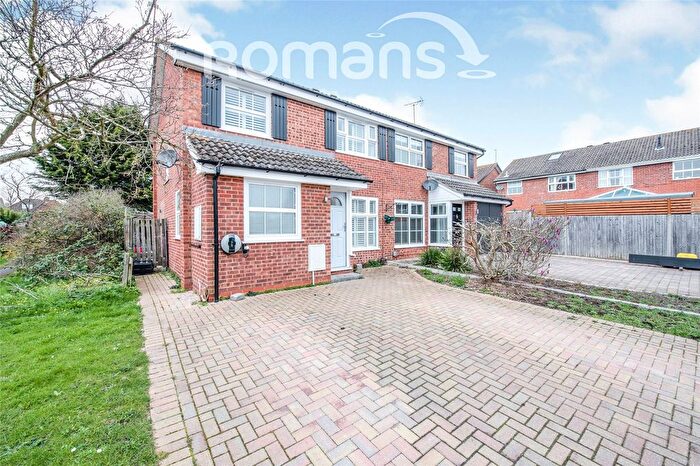3 Bedroom Semi Detached House For Sale In Melling Close, Earley, Reading, RG6