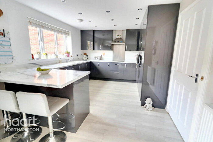 5 Bedroom Detached House For Sale In Eider Close, Northampton, NN4
