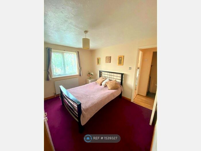 1 Bedroom Semi-Detached House To Rent In Farmbrook, Luton, LU2 - Photo 2