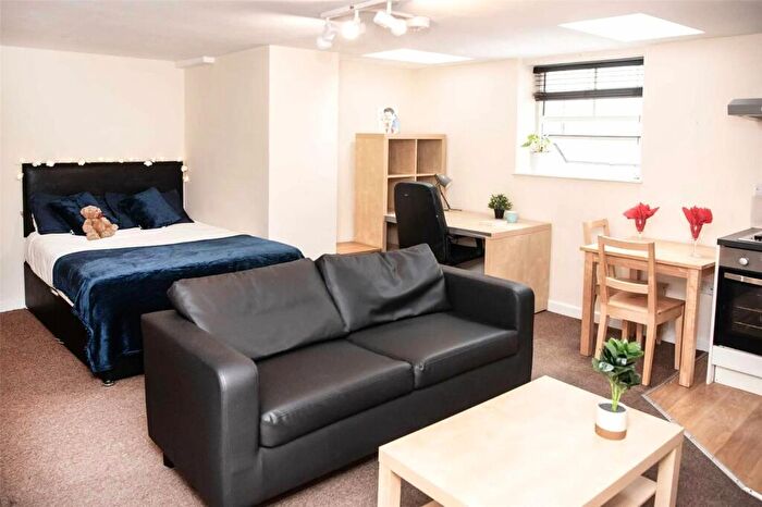 Flat To Rent In Mutley Tavern, Furzehill Road, Plymouth, Devon, PL4