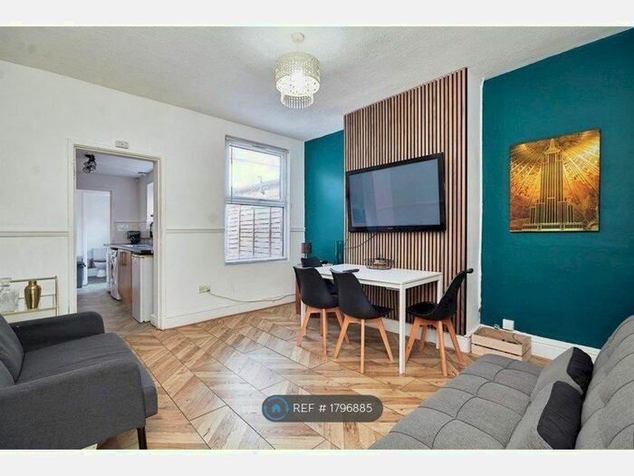 4 Bedroom Terraced House To Rent In Myrtle Avenue, Nottingham, NG7