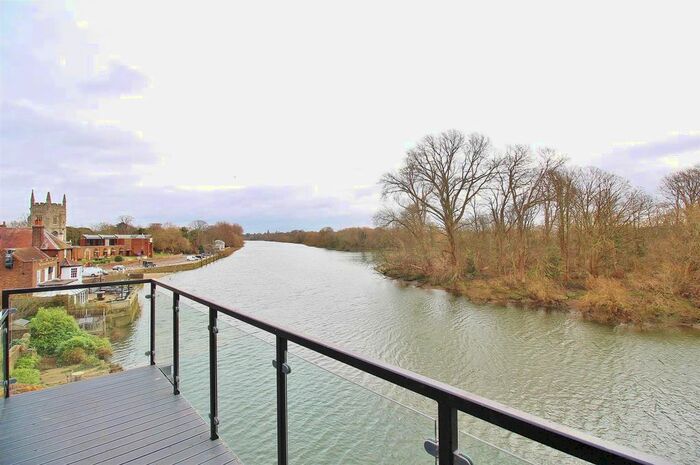 3 Bedroom Flat To Rent In Bridge Wharf Road, Isleworth, TW7