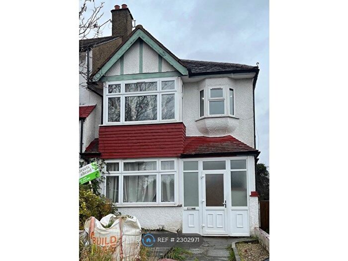 3 Bedroom Detached House To Rent In Ena Road, London, SW16