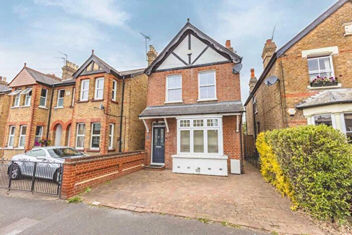 3 Bedroom Detached House For Sale In Willoughby Road, Langley, SL3