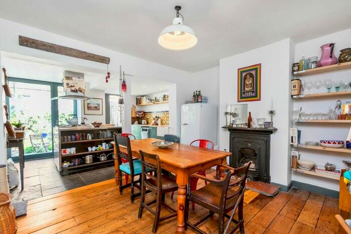 2 Bedroom Cottage To Rent In Archbishops Place, London, SW2