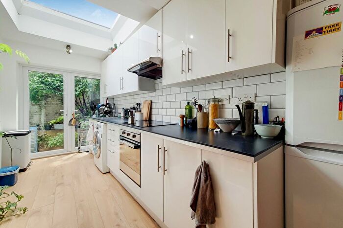 2 Bedroom Flat To Rent In Farleigh Road, London, N16