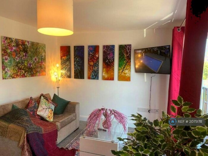 4 Bedroom Flat To Rent In Woodhead Drive, Cambridge, CB4