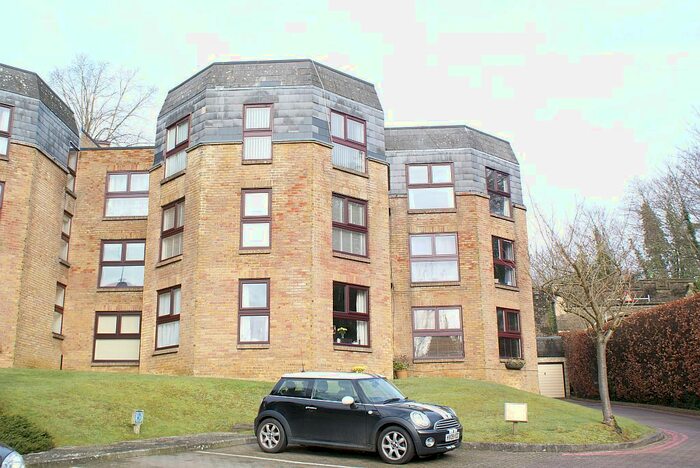 2 Bedroom Flat To Rent In Charterhouse Road, Godalming, GU7