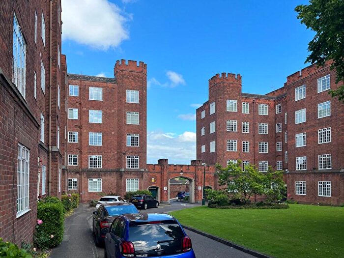 2 Bedroom Apartment For Sale In Stoneygate Court, Leicester, LE2