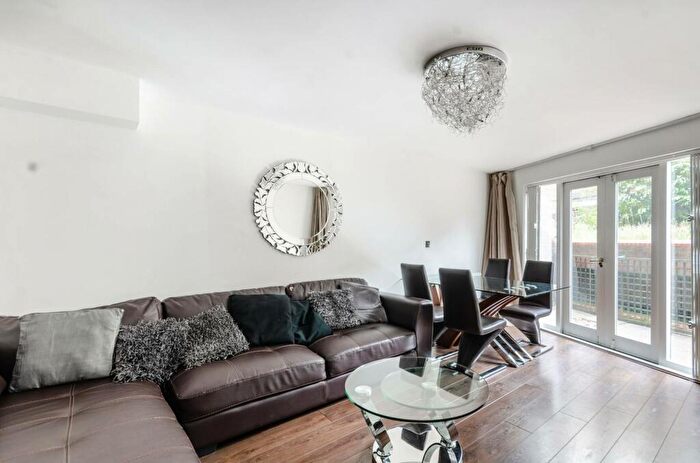 2 Bedroom Flat To Rent In Broadley Terrace, Marylebone, London, NW1