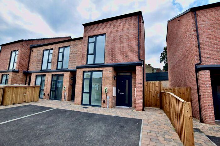 3 Bedroom Terraced House To Rent In Wellgate Place, S60