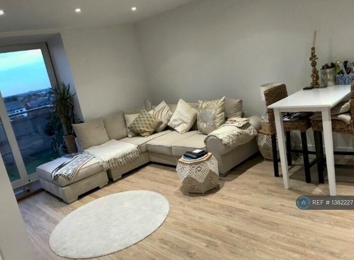 2 Bedroom Flat To Rent In Brentwood, Brentwood, CM14