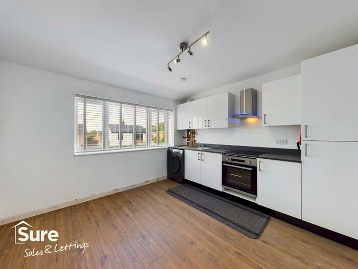 1 Bedroom Apartment To Rent In Neptune Drive, Hemel Hempstead, Hertfordshire, HP2