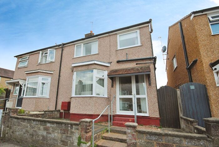 3 Bedroom Semi-Detached House For Sale In Ashdon Road, Bushey, WD23