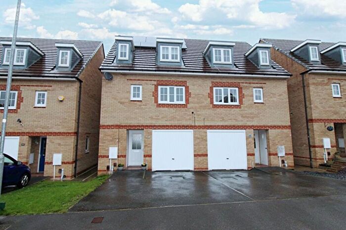 3 Bedroom Semi Detached House For Sale In Brownlee Close, Brinsworth, Rotherham, S60
