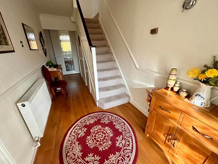 4 Bedroom Detached House For Sale In Greenfield Avenue, Spinney Hill, Northampton, NN3