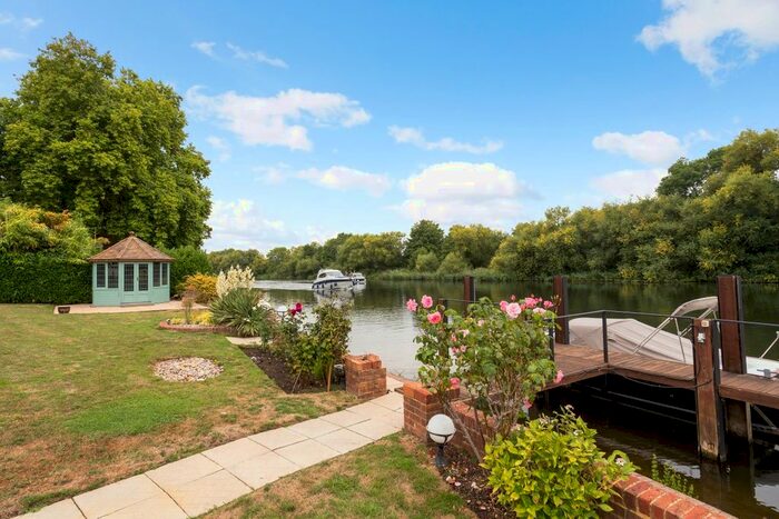 3 Bedroom Bungalow To Rent In Down Place, Water Oakley, Windsor, SL4