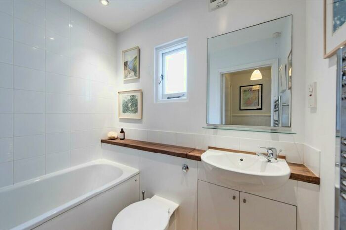 2 Bedroom Apartment To Rent In Parkgate Road, SW11