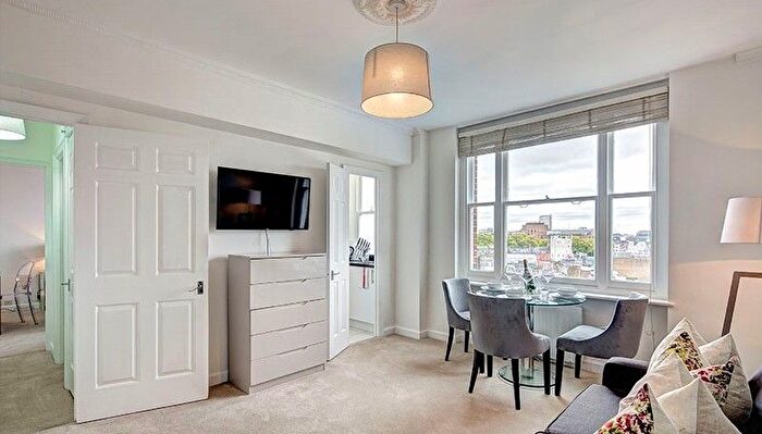1 Bedroom Flat To Rent In Flat, Hill Street, London, W1J