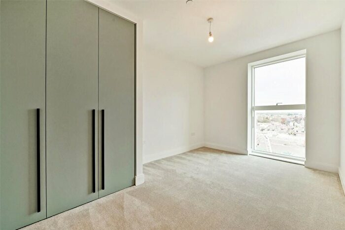 2 Bedroom Flat To Rent In Exploration Way, Slough, SL1