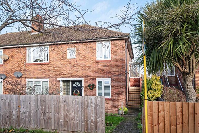 2 Bedroom Maisonette For Sale In Roman Road, Muswell Hill, London, N10