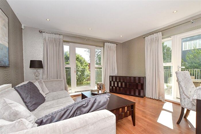 2 Bedroom Flat For Sale In Westwood Drive, Canterbury, Kent, CT2