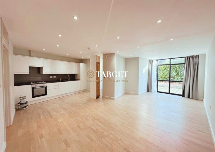 3 Bedroom Bungalow To Rent In Allandale Road, Enfield, EN3