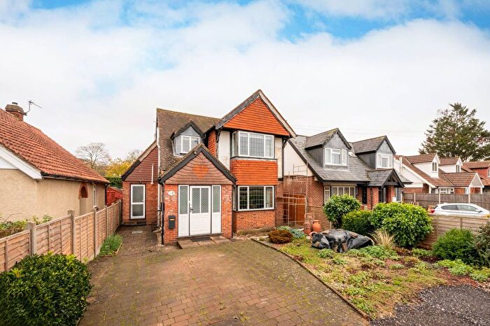 4 Bedroom Detached House For Sale In Huntercombe Lane South, Taplow, Maidenhead, SL6