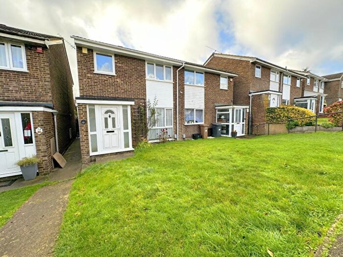 3 Bedroom Semi Detached House To Rent In Brill Close, Luton, LU2