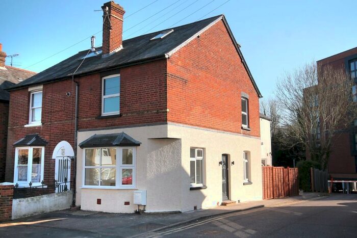2 Bedroom Maisonette To Rent In Dorking, RH4