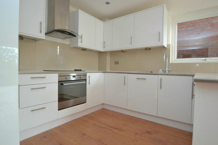 1 Bedroom Flat To Rent In Berrylands Road, Berrylands, Surbiton, KT5