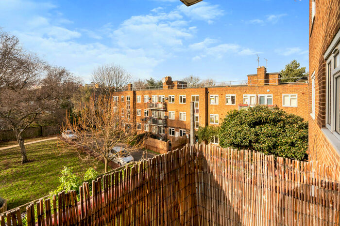 2 Bedroom Apartment To Rent In Bethwin Road, SE5