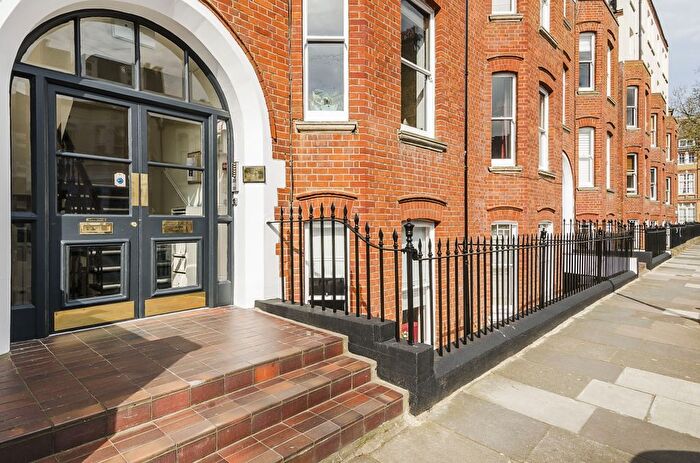 2 Bedroom Flat To Rent In New Kings Road, London, SW6