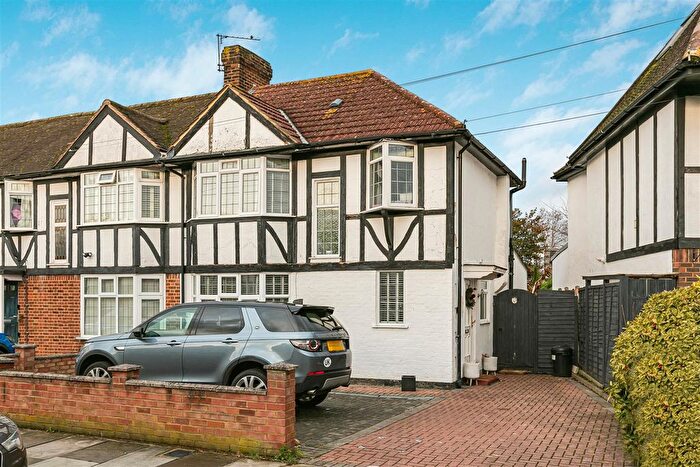 4 Bedroom End Terrace House To Rent In Aragon Road, Kingston Upon Thames, KT2