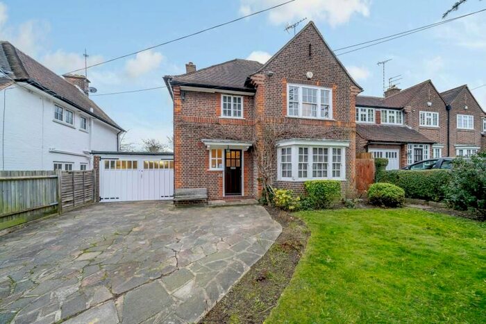 3 Bedroom Detached House To Rent In Evelyn Drive, Pinner, HA5