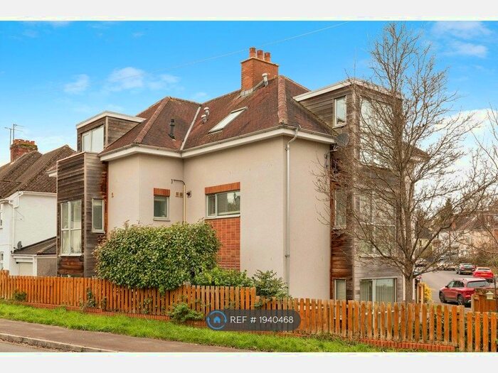 2 Bedroom Flat To Rent In Grove View, Bristol, BS9