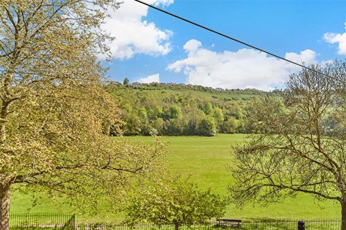 3 Bedroom Semi-detached House For Sale In Capstone Road, Chatham, Kent, ME5