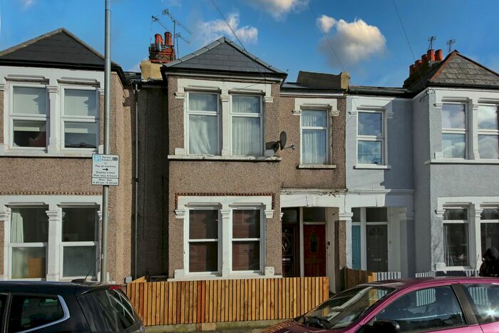 2 Bedroom Flat To Rent In Sellincourt Road, London SW17