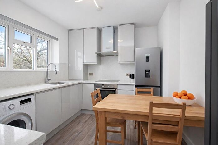 1 Bedroom Flat For Sale In Berwick Road, Borehamwood, WD6