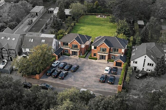 4 Bedroom Bungalow For Sale In Tentelow Lane, Southall, Greater London, UB2