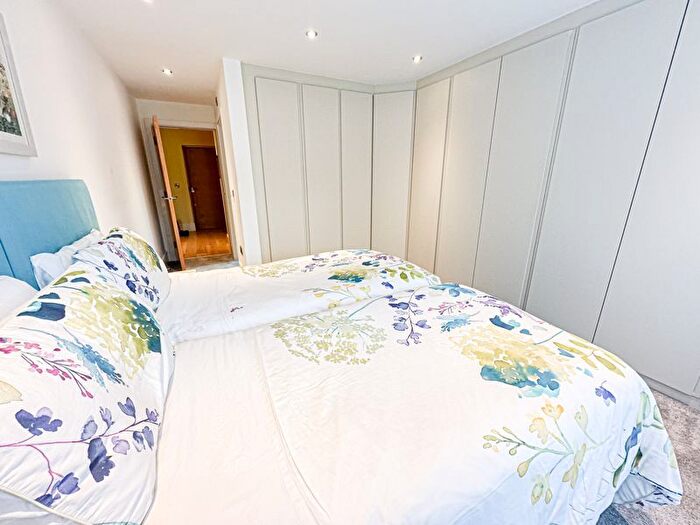 2 Bedroom Flat For Sale In Lyndhurst Road, Mossley Hill, Liverpool, L18