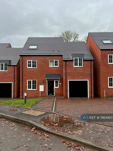 4 Bedroom Detached House To Rent In Lacewood Close, Nottingham, NG6