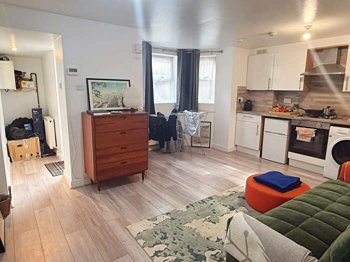 1 Bedroom Flat To Rent In Mildenhall Road, London, E5