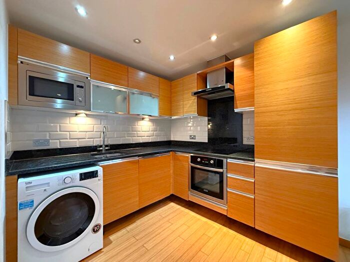 1 Bedroom Flat To Rent In Helion Court, Canary Wharf, E14