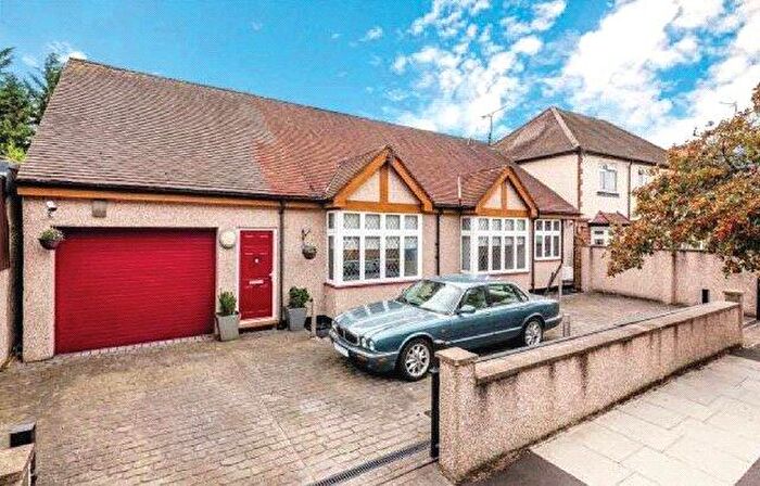 4 Bedroom Bungalow For Sale In Baron Grove, Mitcham, CR4