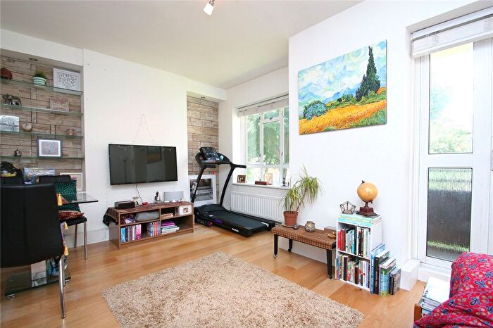 2 Bedroom Flat To Rent In Flat Bonner House, Aubyn Square, London, SW15