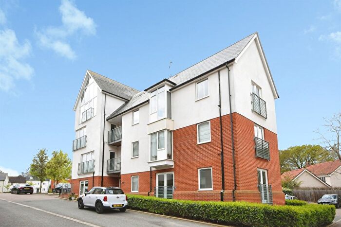 2 Bedroom Flat For Sale In Montfort Drive, Great Baddow, Chelmsford, CM2