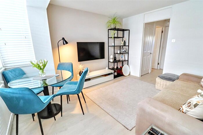 1 Bedroom Apartment To Rent In Pedlars Walk, Caledonian Road, London, N7