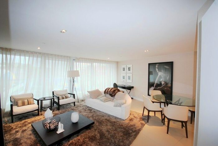 2 Bedroom Flat To Rent In Bezier Apartments, City Road, Old Street, Shoreditch, London, EC1Y