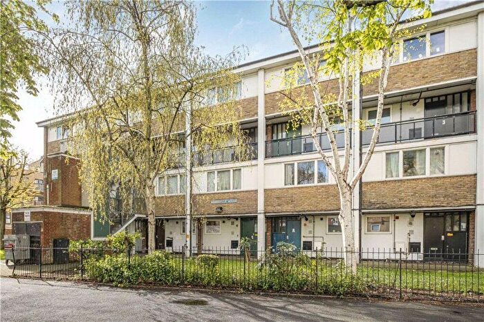 3 Bedroom Property To Rent In Rolls Road, London, SE1